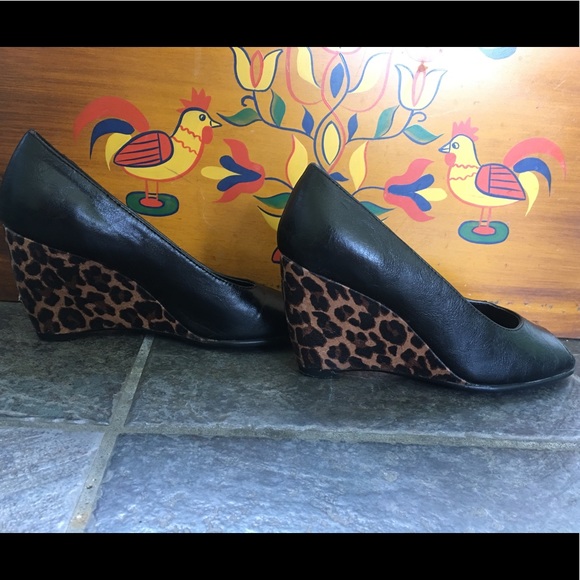A2 by Aerosoles black peeptoe leopard wedges Sz 6